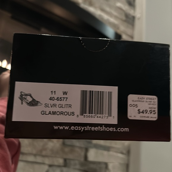 Easy street alive 5 never worn shoes!!!! - Picture 5 of 5